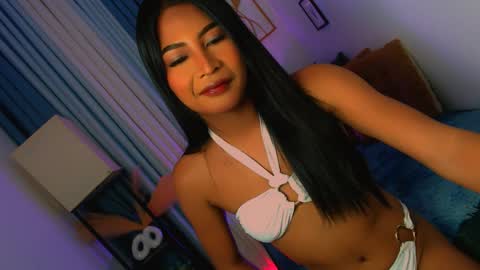 yourprettybella_ts online show from March 31, 2026, 4:51 pm