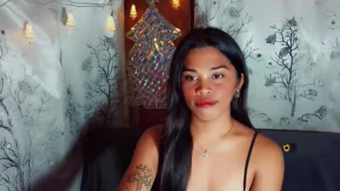 Snapshot of yourqueen_19 chatting on May 9, 2026, 6:35 pm yourqueen_19 online show from May 9, 2026, 6:35 pm