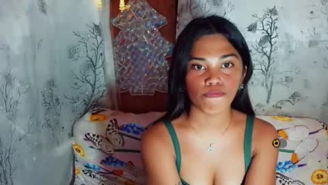 Snapshot of yourqueen_19 chatting on May 22, 2026, 8:53 am yourqueen_19 online show from May 22, 2026, 8:53 am