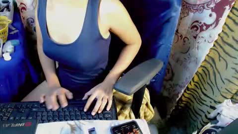 Snapshot of yoursexylyn15 chatting on November 8, 2025, 3:12 pm shane online show from November 8, 2025, 3:12 pm