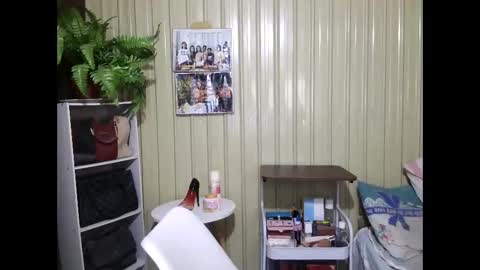 yoursubmissive_larah online show from May 17, 2026, 6:33 am