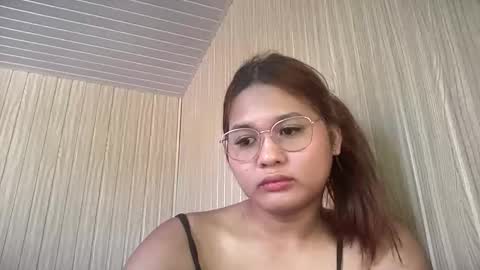 yoursweetgirl_zia online show from April 16, 2026, 3:29 am