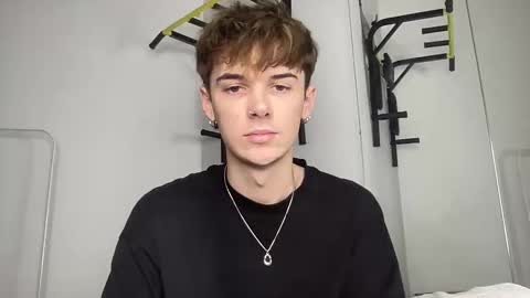 yoursweetyguy online show from December 4, 2025, 3:32 pm