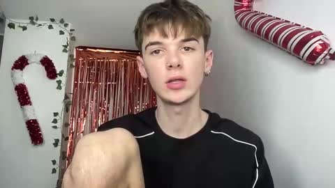 Snapshot of yoursweetyguy chatting on February 11, 2026, 2:44 pm yoursweetyguy online show from February 11, 2026, 2:44 pm