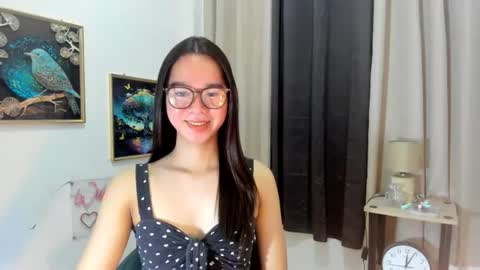 yourtinybunny online show from July 5, 2026, 9:38 am