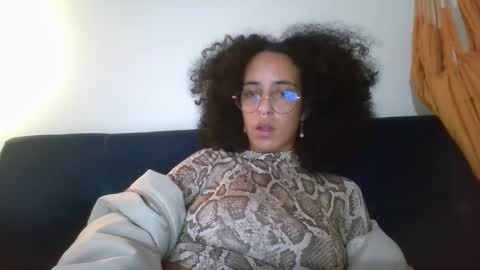 elizabeth  ju   online show from December 3, 2024, 11:46 pm