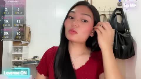 yrdrmgrl_jennie26 online show from April 15, 2026, 7:21 pm