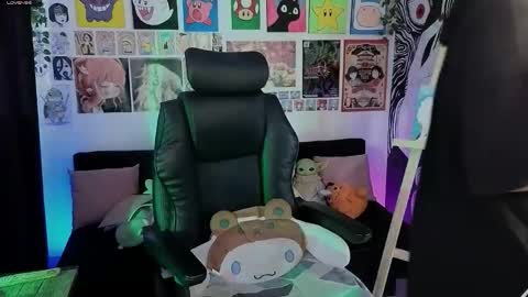    rawr   Anne Independent model      online show from March 19, 2026, 9:41 pm