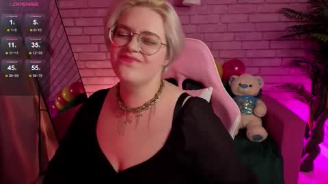 Yuki online show from November 25, 2025, 12:16 pm