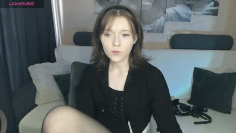 YukiShine online show from May 3, 2026, 12:11 pm