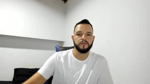 YULIAN online show from November 11, 2025, 10:32 pm