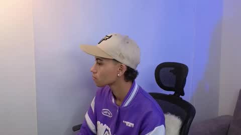 yulian_vasquez online show from October 4, 2025, 12:14 pm