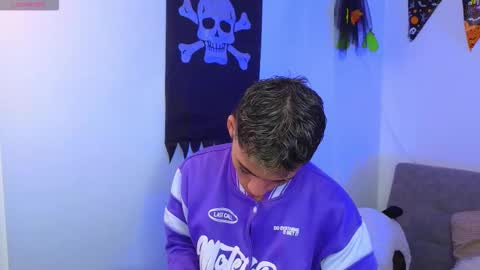 yulian_vasquez online show from October 22, 2025, 12:27 pm