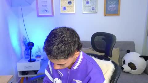 yulian_vasquez online show from November 19, 2025, 12:16 pm