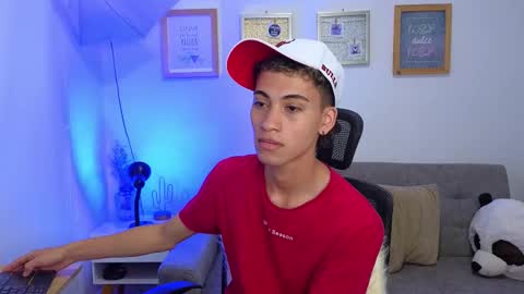 yulian_vasquez online show from November 20, 2025, 3:23 pm