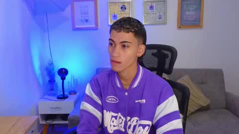 yulian_vasquez online show from November 26, 2025, 12:17 pm