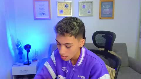 yulian_vasquez online show from November 29, 2025, 12:30 pm