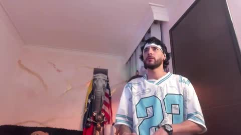 yulian 2811 online show from March 17, 2026, 4:39 am