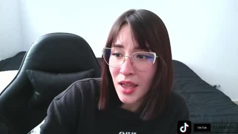 Snapshot of yulienne chatting on October 6, 2025, 9:23 pm Yulienne online show from October 6, 2025, 9:23 pm