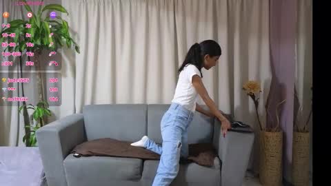 yuliethpetite online show from March 2, 2026, 11:50 am