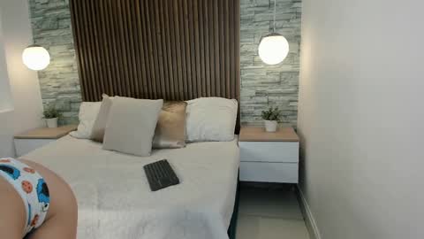 yulievans online show from January 21, 2025, 7:17 pm