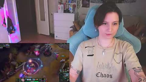 Snapshot of yum_neko_chan chatting on February 5, 2025, 9:50 pm Kris online show from February 5, 2025, 9:50 pm