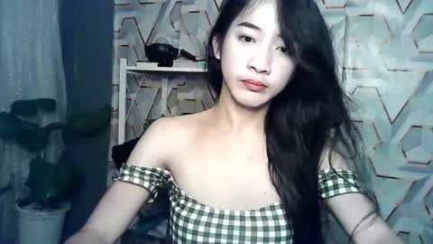yumi_18 online show from November 28, 2025, 8:50 am