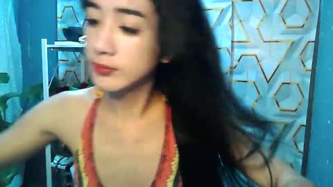 yumi_18 online show from November 29, 2025, 6:00 pm