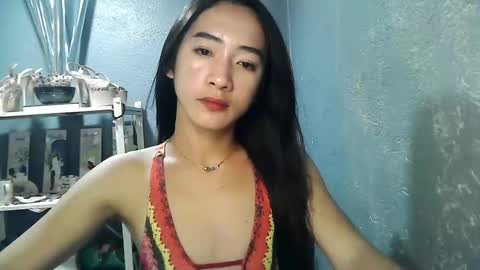 yumi_18 online show from January 5, 2026, 5:27 pm