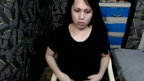 yumi online show from October 13, 2025, 2:39 pm