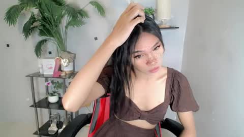 CALL ME YUMLEXX online show from July 25, 2026, 8:01 am