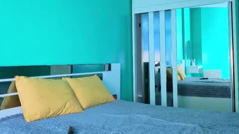 Yumi online show from November 12, 2025, 6:25 am