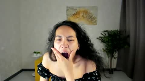 Snapshot of yummy_lamii chatting on May 18, 2026, 3:35 am Cindey online show from May 18, 2026, 3:35 am