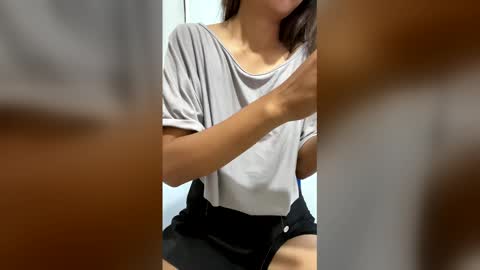 yummypinay000 online show from April 16, 2026, 12:11 am