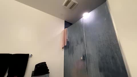 BbyTSSLut online show from April 18, 2026, 3:21 am