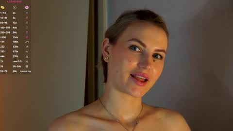 Tessa online show from April 16, 2026, 9:39 pm