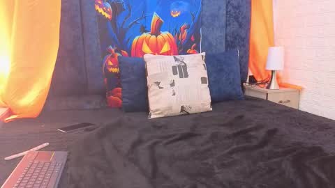 yunkeyc online show from October 14, 2025, 3:18 am