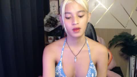 yurie_cummster online show from September 19, 2025, 12:06 pm