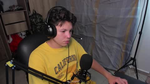 yurii_moody online show from March 12, 2025, 6:07 am