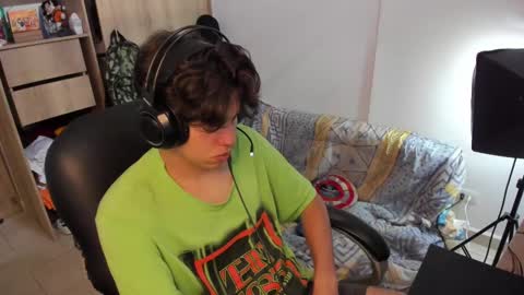 yurii_moody online show from October 17, 2025, 5:04 pm