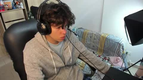 yurii_moody online show from October 28, 2025, 6:21 pm