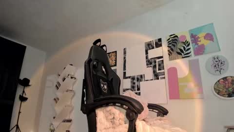 paola online show from September 12, 2025, 2:55 am