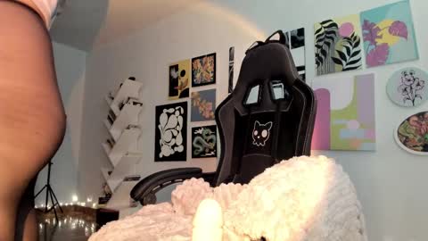 paola online show from September 15, 2025, 8:20 pm