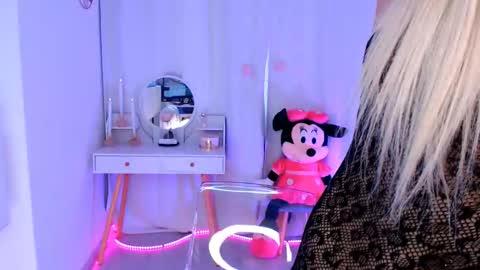 Snapshot of yuukenzi chatting on February 18, 2025, 7:21 am Maria online show from February 18, 2025, 7:21 am