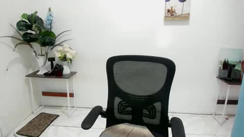 Yvonne online show from February 27, 2026, 8:47 am