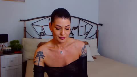 I V Y   online show from February 27, 2025, 9:14 pm