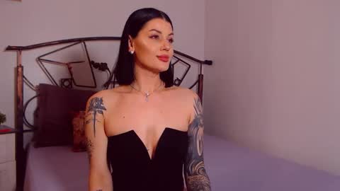 Snapshot of yvonneeverlee chatting on April 27, 2026, 8:07 pm I V Y online show from April 27, 2026, 8:07 pm