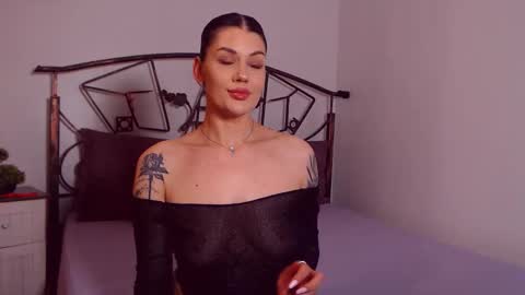 Snapshot of yvonneeverlee chatting on April 30, 2026, 8:26 pm I V Y online show from April 30, 2026, 8:26 pm
