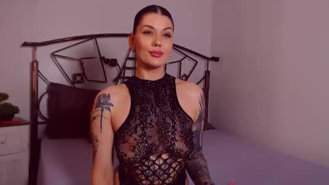 Snapshot of yvonneeverlee chatting on May 15, 2026, 8:49 pm I V Y online show from May 15, 2026, 8:49 pm