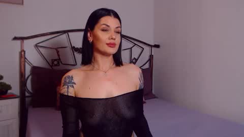 Snapshot of yvonneeverlee chatting on May 16, 2026, 7:56 pm I V Y online show from May 16, 2026, 7:56 pm